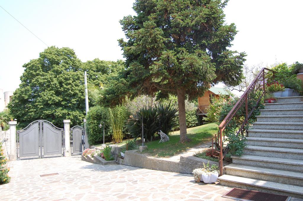 B&B Villa Francesca Соверато Марина Екстериор снимка
