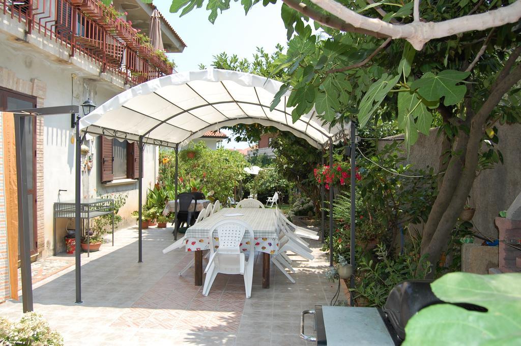 B&B Villa Francesca Соверато Марина Екстериор снимка