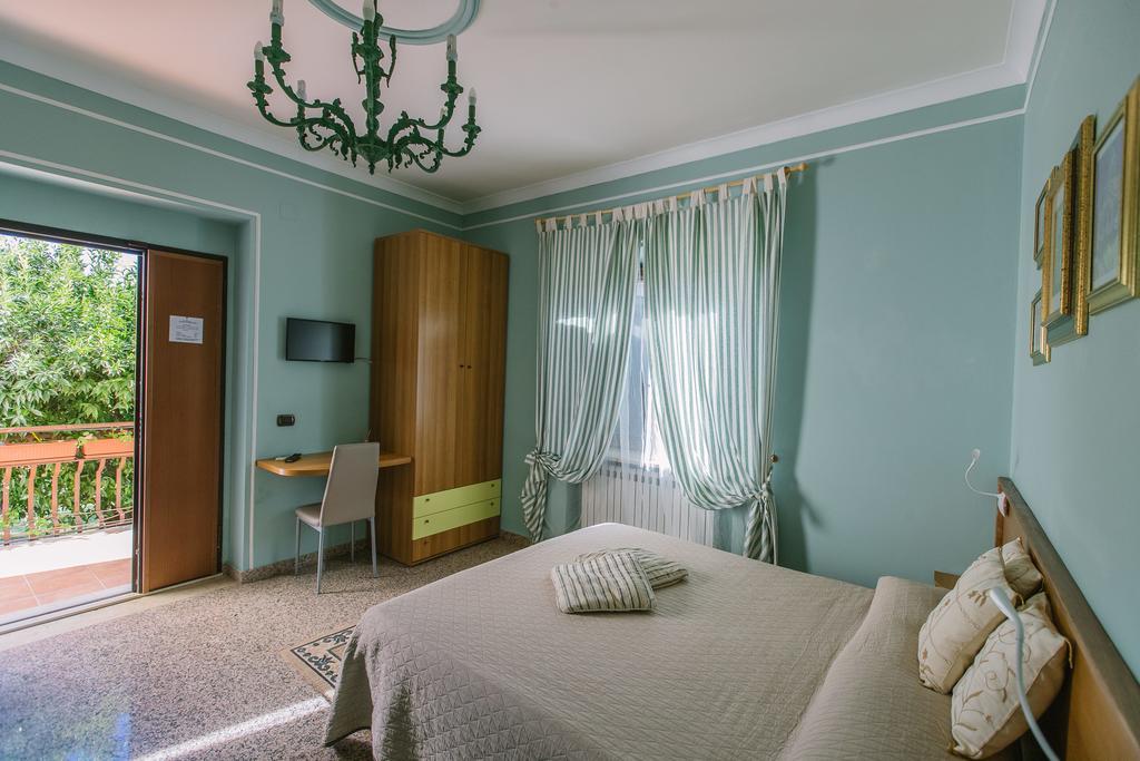 B&B Villa Francesca Соверато Марина Екстериор снимка